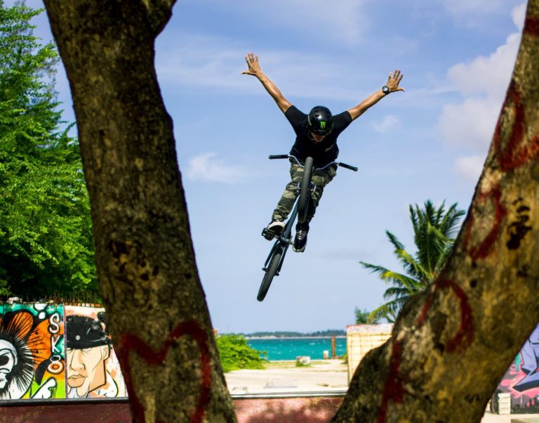‘Arañar el mundo’: el solitario surgimiento del BMX freestyle en Costa Rica