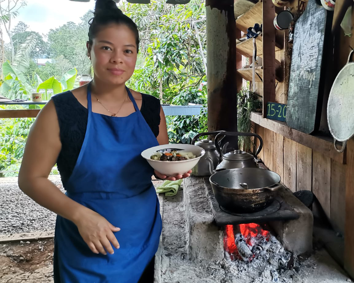 Sopa de huesos de cerdo ahumados, sabor a antaño - El Colectivo 506