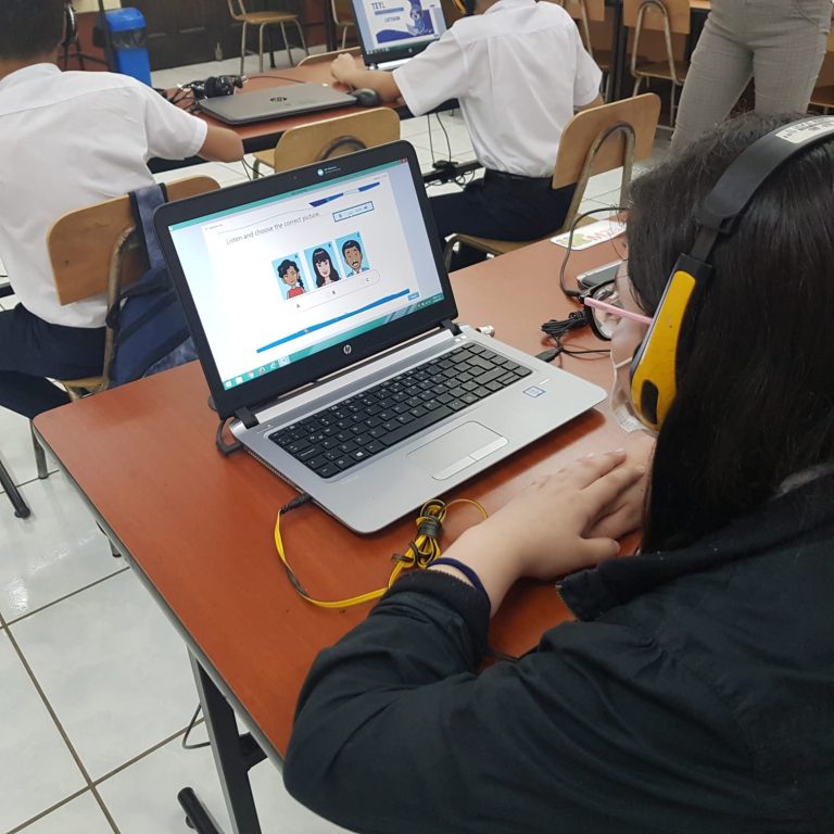 Cómo Costa Rica transformó la forma de evaluar a sus estudiantes en inglés