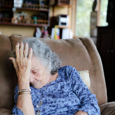 En su sillón favorito, María Isabel cuenta las travesuras que hacían sus hijos. Gloria Calderón Bejarano / El Colectivo 506
