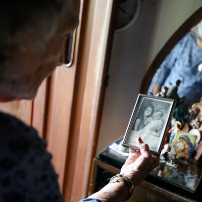 Su casa está llena de fotografías viejas. Gloria Calderón Bejarano / El Colectivo 506