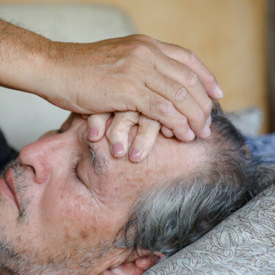 Gustavo feels his mother's caress just as he did as a child. Gloria Calderón Bejarano / El Colectivo 506