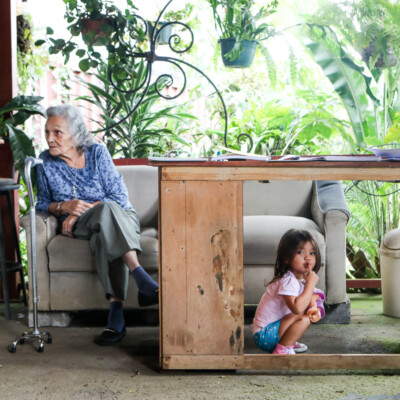 Little María Paula is one of her 11 great-grandchildren. She likes to play “You Count,” which is what she calls “Hide and Seek.” Gloria Calderón Bejarano / El Colectivo 506
