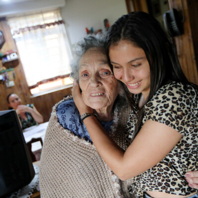 Angie, Roxana’s daughter, loves María Isabel and even calls her “Tita,” or “grandma.” Gloria Calderón Bejarano / El Colectivo 506