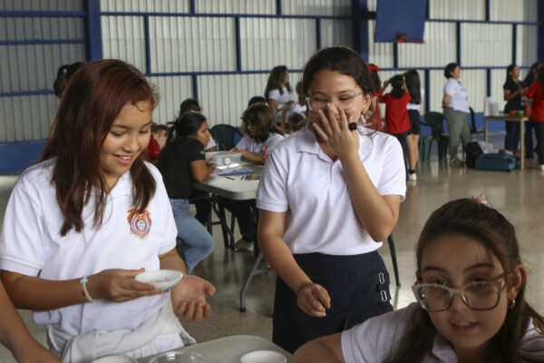 El Instituto Tecnológico de Costa Rica (TEC) con su programa Niñas Supercientíficas realiza las visitas a los centros educativos con regularidad. Mayela López / El Colectivo 506
