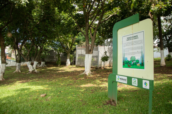 El pozo se encuentra dentro de un parque de la urbanización que hasta hace cinco meses era un espacio de libre tránsito. Mónica Quesada Cordero / El Colectivo 506