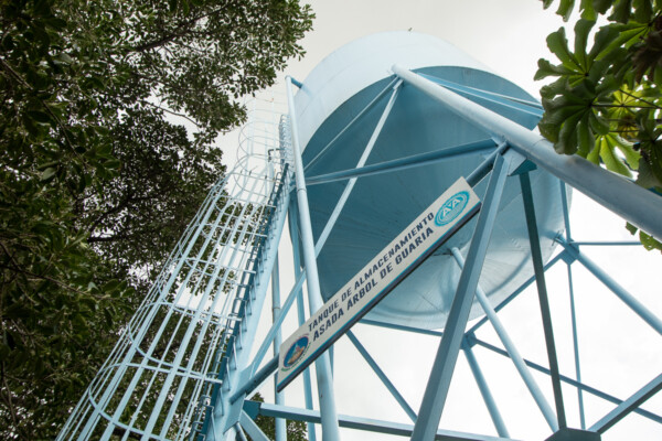 El tanque de captación se encuentra en una loma en el extremo norte de la urbanización. Mónica Quesada Cordero / El Colectivo 506